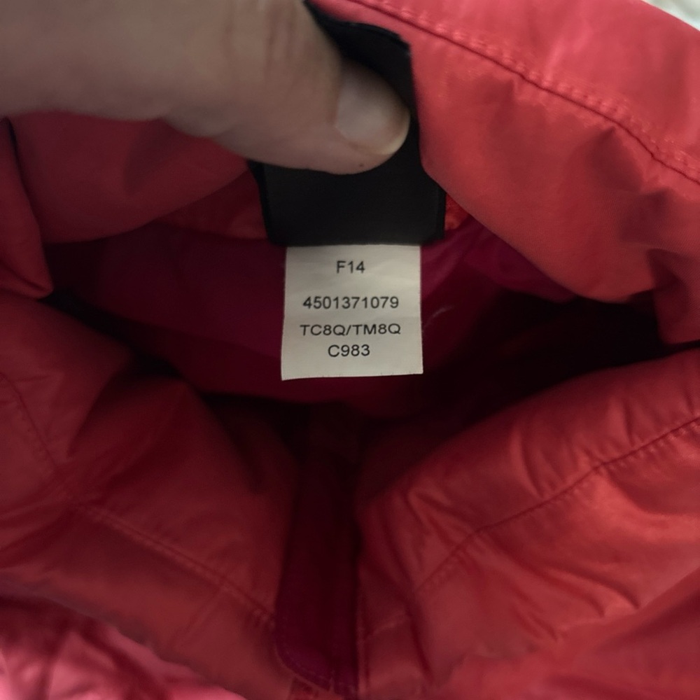 The North Face Women’s Puffer Jacket. Beautiful Pink, Coral color. - Picture 4 of 4